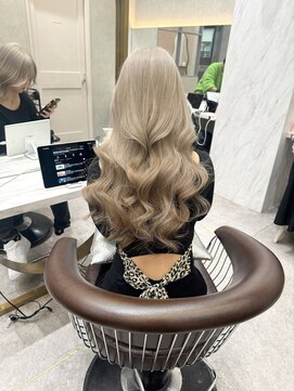 ロンド レア 天神大名店(Lond Le’a) インナーカラーイヤリングカラーブリーチ髪質改善トリートメント