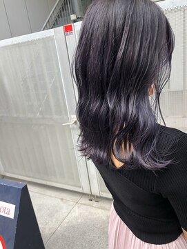 ルッソ チアロ(Lusso chiaro) ウェーブ巻き/アッシュ系カラー/艶髪