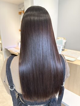 圧倒的な艶髪特化サロン【LUCIA by cuore】で思わず触れたくなるような艶感あふれるストレートに![八柱]