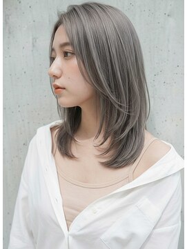 ルーチェ 大宮(Luce) グレージュ×ダブルカラー。透明感ミディアムレイヤーカット