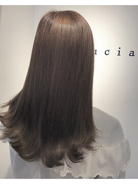 ルシア(Lucia) 艶アッシュベージュ