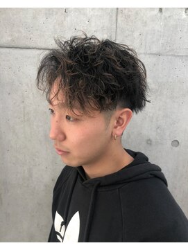 エフ ナカイタバシ(F) スパイラル４ツイスト１のバランスで作るモテパーマ