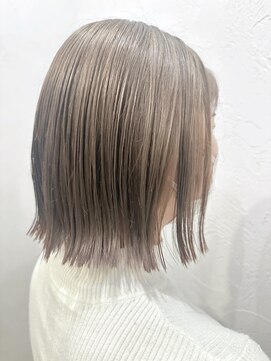 ジィップクリニカ(Zip clinica) ミルクティーベージュ 担当-木村優伽