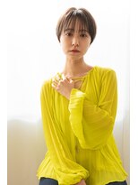 レゴ(REGO)&nbsp;グレージュカラーシルキーべージュ、デザインカラー斜めバング