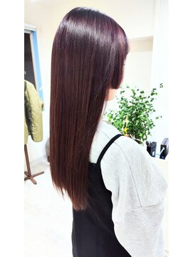 アオイ(Aoi) 姫カットでレッドパープルカラー