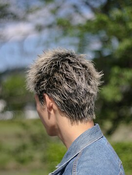 ミオ ベガ(Mio'' VEGA) 金髪スパイキーショート