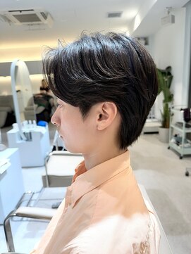 ノラ ウメダ(NORA UMEDA) 韓国ヘア 毛流れマッシュ×センターパート×リーフカット