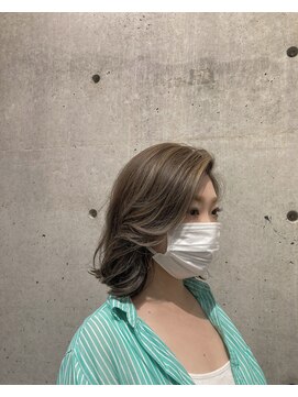 ウェイビィ 藤沢(WAVY) グレージュ×ハイライト×切りっぱなしボブ【WAVY藤沢】