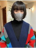 ウルフボブ　ショートボブ　顔まわりレイヤー　黒髪でも華やかに