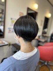 刈り上げ女子/カッコ可愛い/黒髪美人/ショートヘア