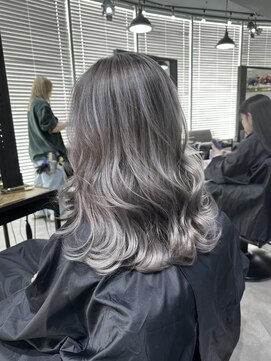 アルカナ 明治神宮前原宿(ARCANA) 【山影】ハイライト バレイヤージュ デザインカラー アッシュ