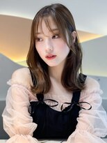 レイヤーカットシースルーバング大人ボブふんわりミディアム