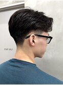 テーパーフェード×短めフェザーショート