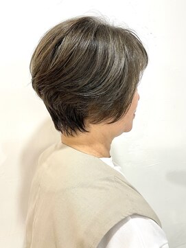 グラビートーキョー(GRABY tokyo) 白髪ぼかしハイライト×骨格矯正ショートボブ