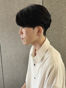 ニアウ 太田店(Niau) MEN’S HAIR/サーフカール/刈り上げセンターパート/太田