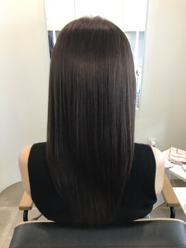 アールサロン アオヤマ(Rr SALON AOYAMA) プラチナミネコラ before afterあり