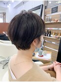 丸みマニッシュショート×カーキブラウン