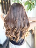 大人ロング　派手すぎない　ナチュラル　グラデーション