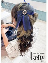 ケイティ(Keity)&nbsp;編み込みサイドポニー【ＴＥＬ予約でお得】￥2300→￥2100