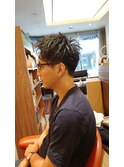 30代40代メンズ刈り上げフェードスタイルかき上げ短髪ワイルド