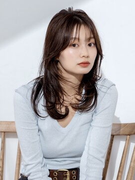 エアー 青山(AIR) レイヤーカット透明感グレージュ前髪カット