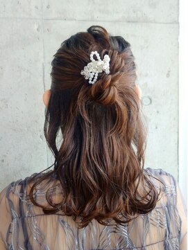 ディーエックス スリー(Dxxxx III) カチモリ風 ハーフアップ