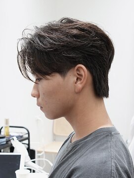 カルム(kalm) 毛流れセンターパートニュアンスパーマカルマヘアメンズパーマ