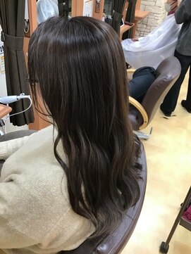 艶カラーゆるふわ大人可愛いセミウェットウェーブロングヘア