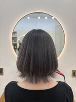アン(Hair make un)&nbsp;グレーシルバー×レイヤーカット/グレージュ/シルバー