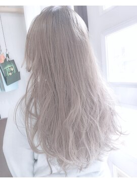 ヘアーアンドアトリエ マール(Hair&Atelier Marl) 【Marlアプリエ】ホワイトベージュのふんわりロング