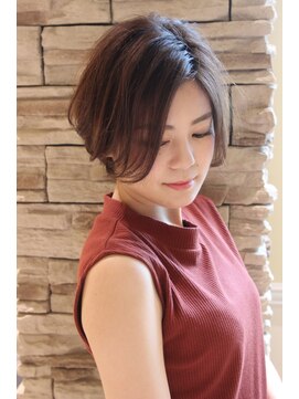 レウナ 外苑前(Reuna) 大人可愛いショートボブ　センターパート　黒髪アッシュ