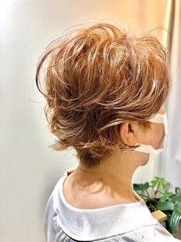 クープドゥクニ(COUPE de KUNI)の写真/【和漢彩染】白髪を「かくす」から「活かす」へ―いつもオシャレな大人女性に白髪染めを楽しむデザインを♪