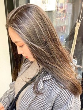 ノラ ウメダ(NORA UMEDA) 【NORA UMEDA 高木】透明感抜群のセンシュアルハイライトカラー