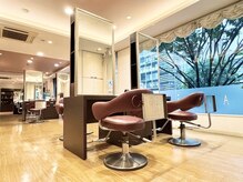 レナークイスト(LENAHC ist)の雰囲気（光が射し込む明るい店内でトータルビューティーを叶えましょう）