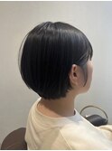 大人可愛い20代30代40代ワンサイドショートボブ丸み前下がり
