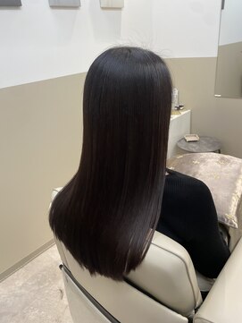 シュヴーブリヤン(cheveux brillants) 【美髪縮毛矯正で再現性100%な艶髪】黒髪ストレートな美髪ロング