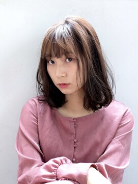 透け感バング×ゆるミディ