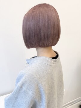 ココ 原宿(KOKO) ミルクティーブロンドダークブルーワンホンレイヤーボブ