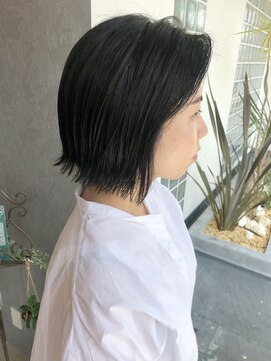 ルーチェ(Luce) ブルーブラック切りっぱなしボブ