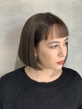 デコボコ アート(凸凹 art) 大人かわいいワイドバングヘルシーボブ