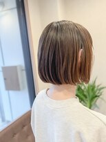 エホン(ehon)&nbsp;後ろからでもこなれ感が伝わるオトナボブ