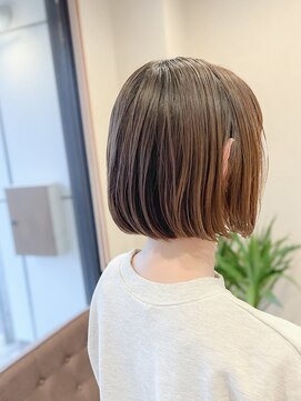 エホン(ehon) 後ろからでもこなれ感が伝わるオトナボブ