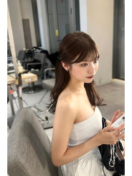 ヌイ 横浜(nui) ウォニョンブラウン_前髪アンブレラカラーこなれミディ