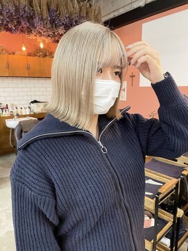 チャプター 問屋町(chapter) ケアブリーチブロンドベージュ切りっぱなし外はねヘイリーボブ