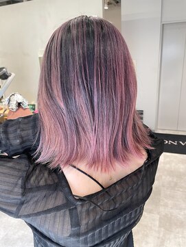 アヴァンス 京橋店(AVANCE) ピンクバレイヤージュと切りっぱなしボブ