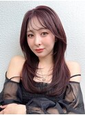 20代に人気！顔周りの後れ毛がかわいいシャギーレイヤーロング