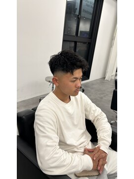 ノイセル 心斎橋(Noisyle) スパイラルパーマフェードカット刈り上げセンターパートS