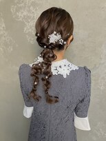 コトナ(kotona)&nbsp;【ツインポニーヘアアレンジ】ヘアセットハーフアップカチモリ