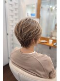 白髪ぼかしハイライト×丸みショート