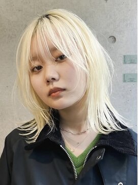 キャロルガーデンズ ボコカ 表参道(Carroll Gardens bococa) 【azu】レイヤーカット ブリーチカラー ブロンド